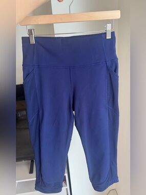 lululemon athletica Navy Blue Cropped Leggings with Side Pockets